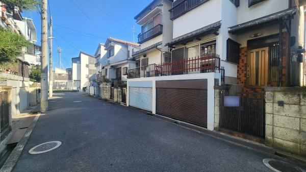 【前面道路含む現地写真】