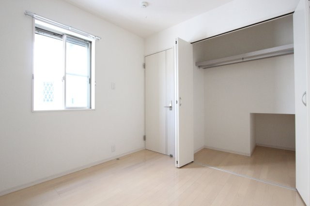 小牧原２－２９９－１ＫＯＤＡＴＥＸⅢＣの収納|※反転タイプのイメージ写真です。内装の色などが異なる場合があります。