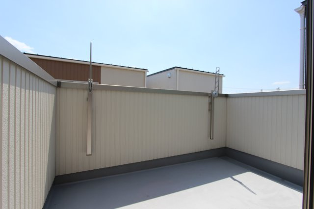 小牧原２－２９９－１ＫＯＤＡＴＥＸⅢＣのバルコニー