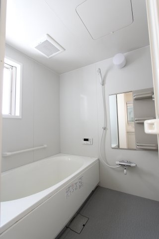 小牧原２－２９９－１ＫＯＤＡＴＥＸⅢＣの浴室|※反転タイプのイメージ写真です。内装の色などが異なる場合があります。