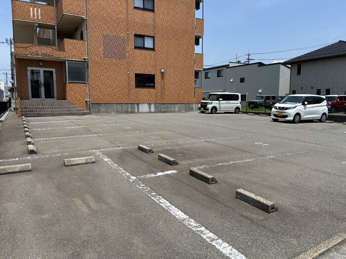 Villa HCSS(ｳﾞｨﾗｴｲﾁｼｰｴｽｴｽ)の駐車場