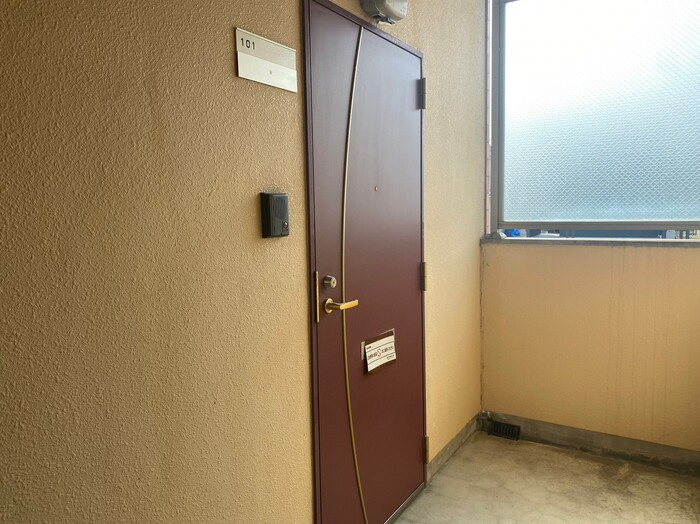 Villa HCSS(ｳﾞｨﾗｴｲﾁｼｰｴｽｴｽ)の玄関