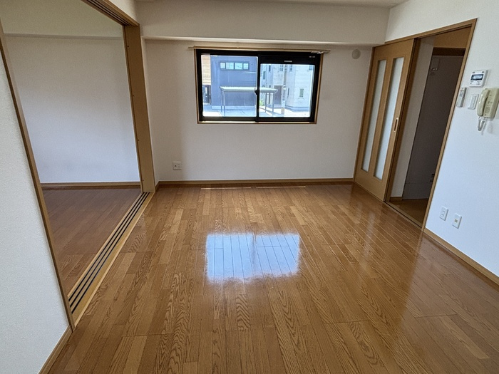 Villa HCSS(ｳﾞｨﾗｴｲﾁｼｰｴｽｴｽ)の居間・リビング