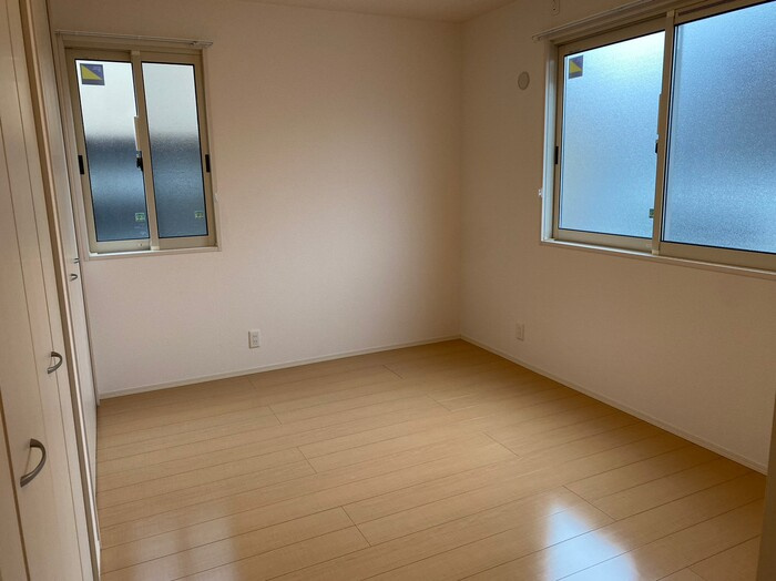 コロナーレ豊岡の洋室