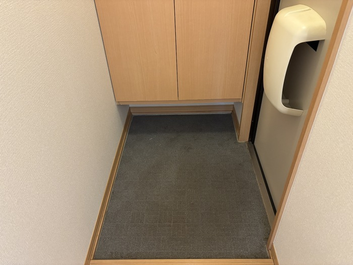 リビングタウン灯明寺　Cの玄関