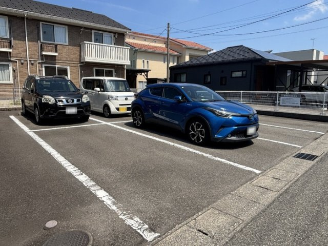リビングタウン灯明寺　Cの駐車場