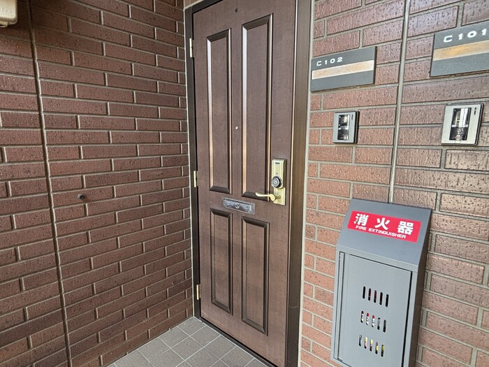 リビングタウン灯明寺　Cの玄関