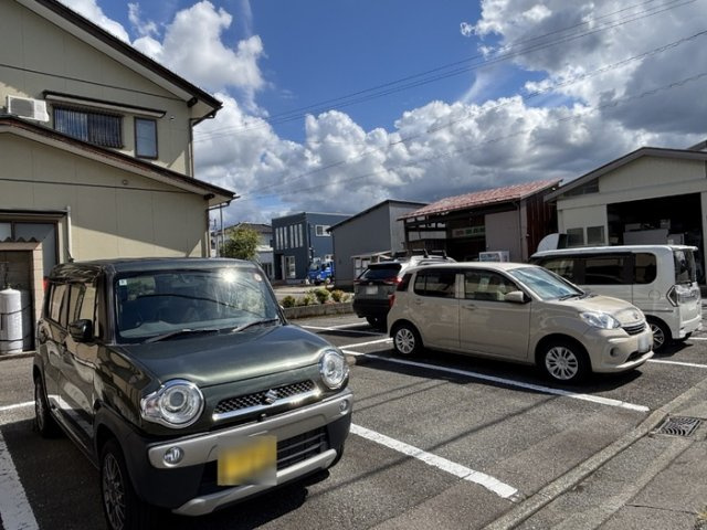 セジュールＭ２の駐車場