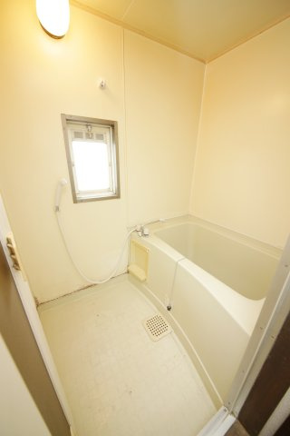 ハイツボニータの独立洗面台|別部屋同間取りのお写真となります。参考にご覧くださいませ。