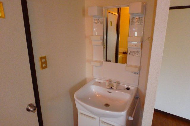 ハイツボニータの独立洗面台|別部屋同間取りのお写真となります。参考にご覧くださいませ。