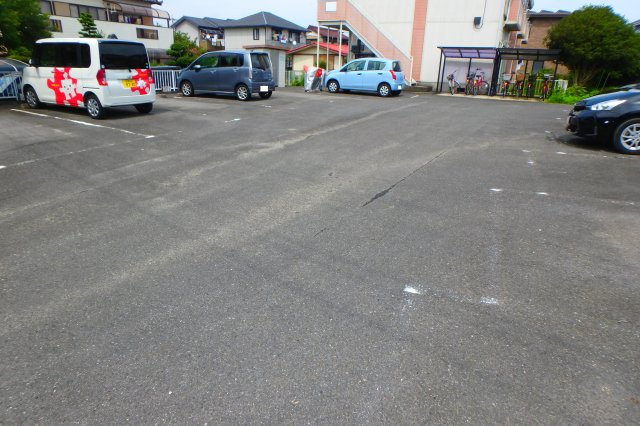 ハイツボニータの駐車場