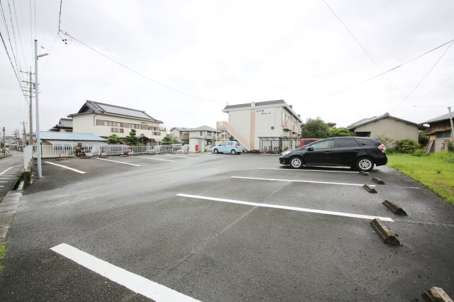 ハイツボニータの駐車場