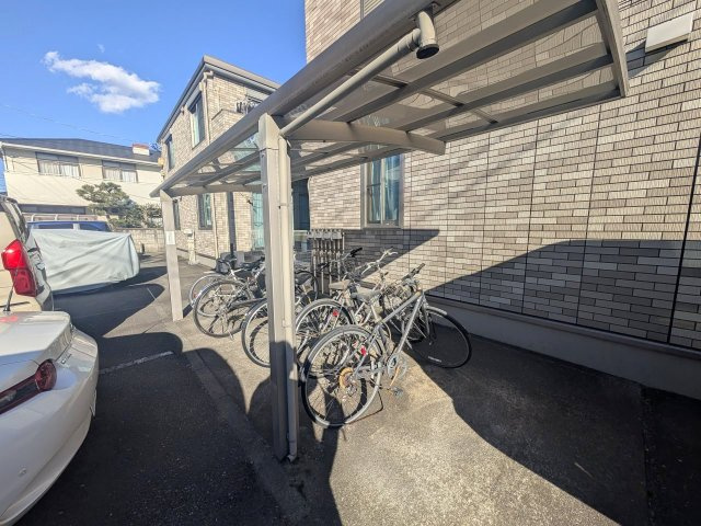 エスティアⅣの外観