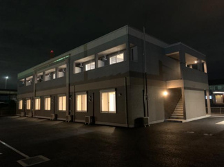 【外観】 | Blanche Leo（ブランシュ　レオ） | 外観写真（夜）