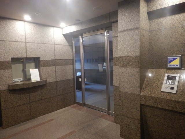 日神パレステージ西麻布のエントランス