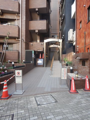 日神パレステージ西麻布のエントランス
