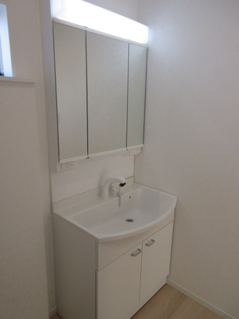 【仲介手数料無料】新築戸建　熊谷市原島1232-1（全1棟）の独立洗面台