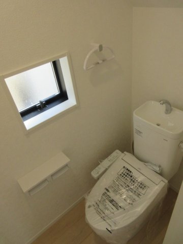 【仲介手数料無料】新築戸建　熊谷市原島1232-1（全1棟）のトイレ