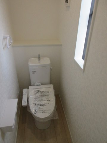 【仲介手数料無料】新築戸建　熊谷市原島1232-1（全1棟）のトイレ
