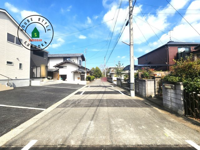 春日市一の谷1丁目第8-4棟（4号棟）の前面道路含む現地写真|前面道路です。
