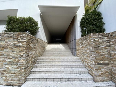 【エントランス】 | ヤサビアン