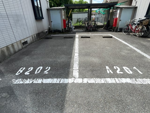 オークタウン書写 Ｄ棟の駐車場