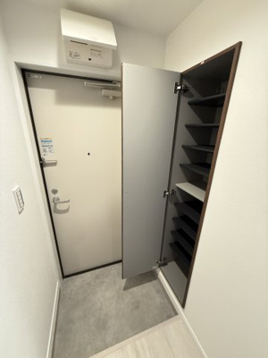 【玄関】 | ベイルーム横須賀久里浜 | ※1号室別部屋写真