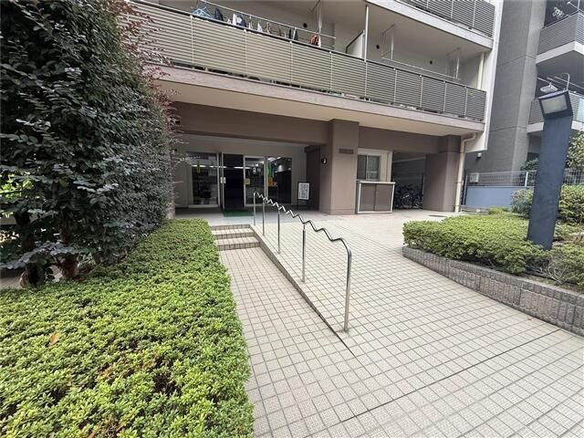 ドルフ磯子のエントランス