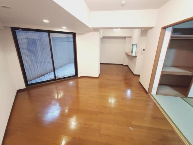 アールヴェール山手根岸森林公園の居間・リビング