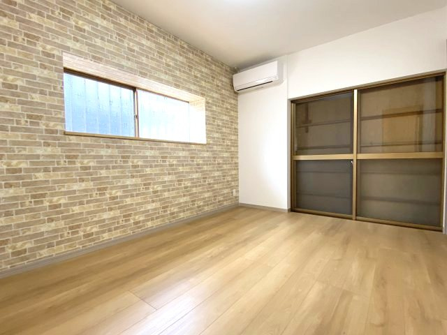 千年1丁目　中古戸建ての洋室|1階の洋室です。新品のエアコンを設置しています。