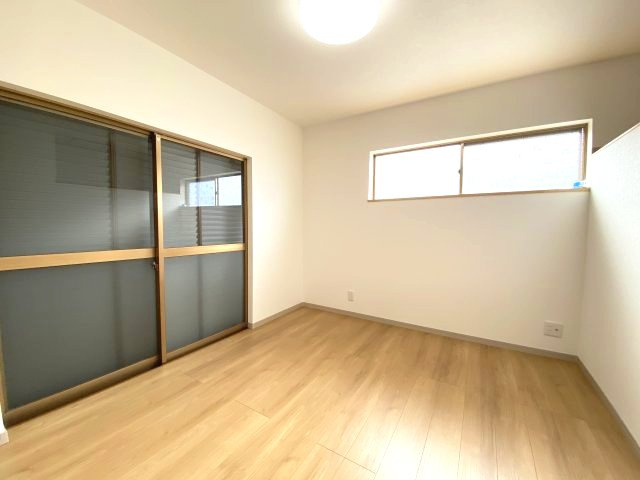 千年1丁目　中古戸建ての洋室|全室照明器具付きです。