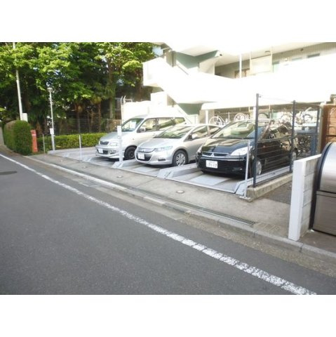 クレール武蔵野の駐車場|駐車場完備です