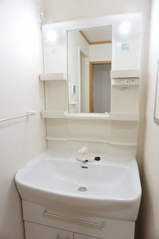 アンジェリカ　Ｅの洗面所|明るい洗面所です