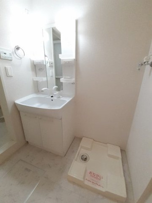 【洗面所】 | カーサ・フィオーレ | ゆったりとスペースのある洗面所