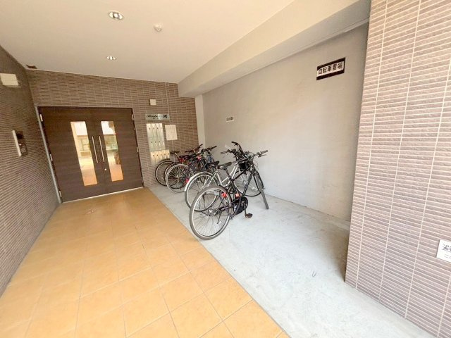 ボナール・河のエントランス