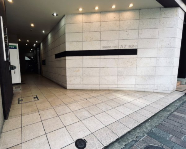 汐留AZビルのエントランス