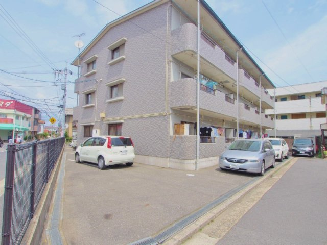 エステートNの駐車場