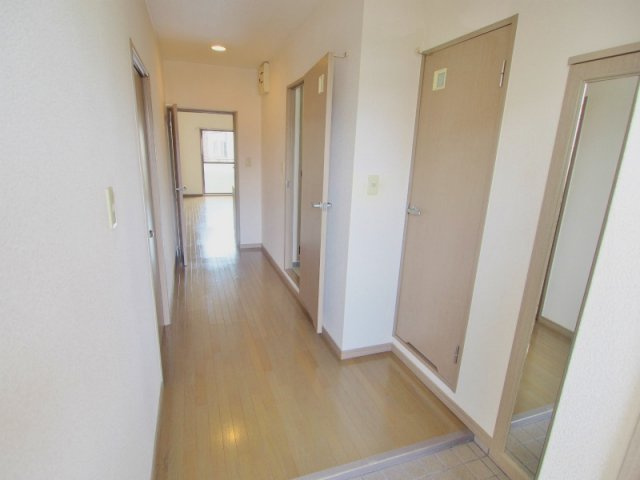 エステートNの玄関