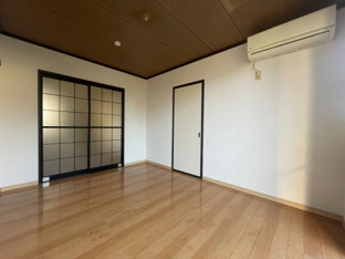 コンパクトで使いやすい洋室です