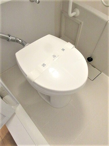 トイレ　3点ユニットバス　※2021年11月撮影時