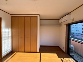 明るい洋室です