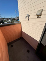 暖かな日差しのふりそそぐバルコニー