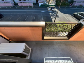 バルコニーからの眺めを楽しみながら食事をしませんか