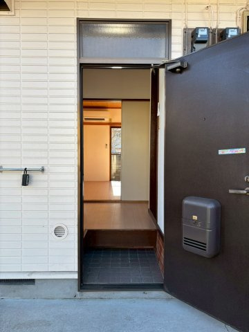 落ち着いた玄関です