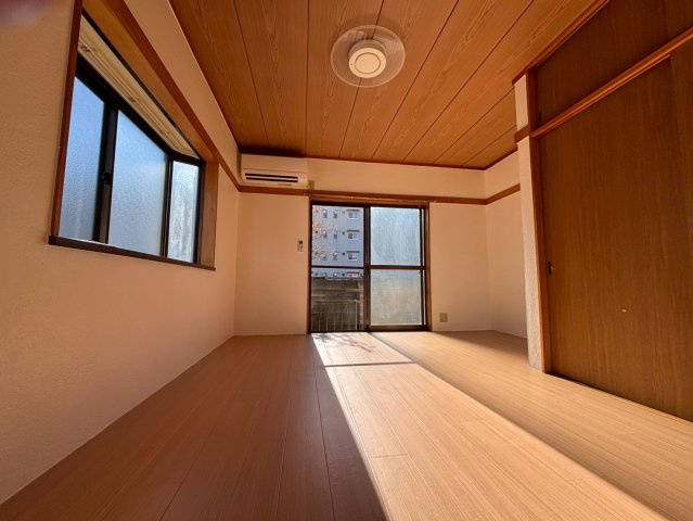 個人の部屋や寝室として使える洋室です