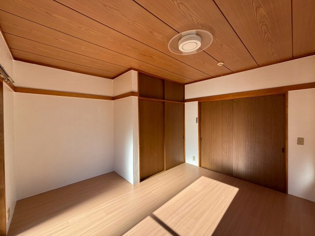 コンパクトで使いやすい洋室です