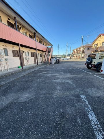 駐車場があるので、車を買う予定の方も安心です