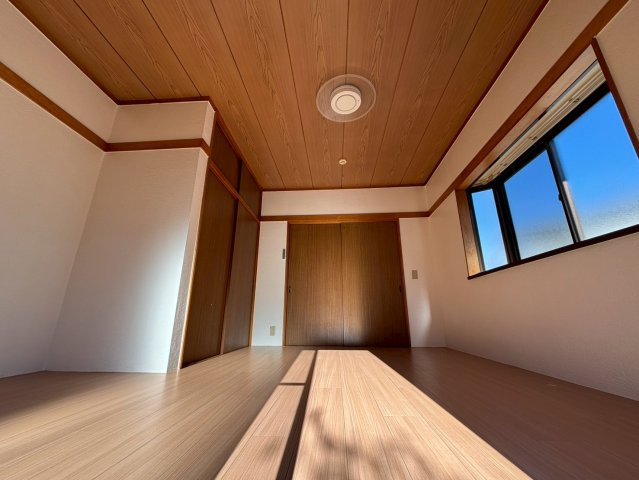 個人の部屋や寝室として使える洋室です