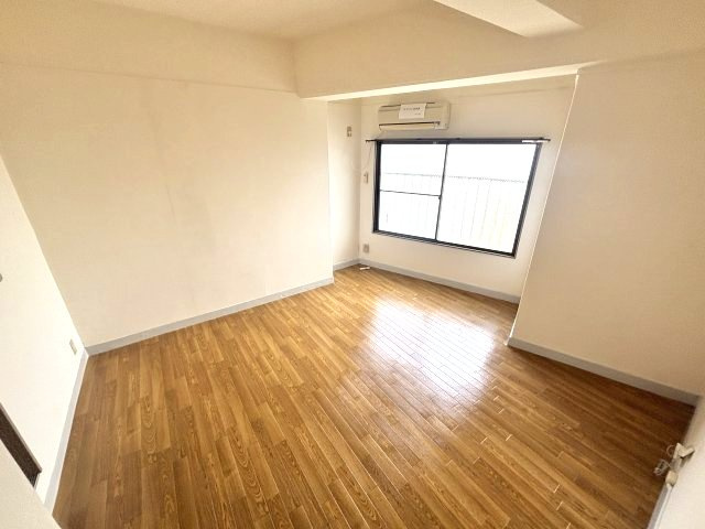 シャトー篠原台の洋室