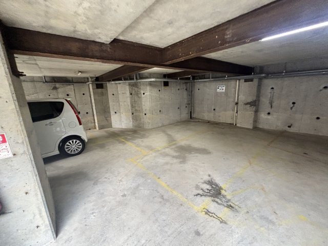 シャトー篠原台の駐車場